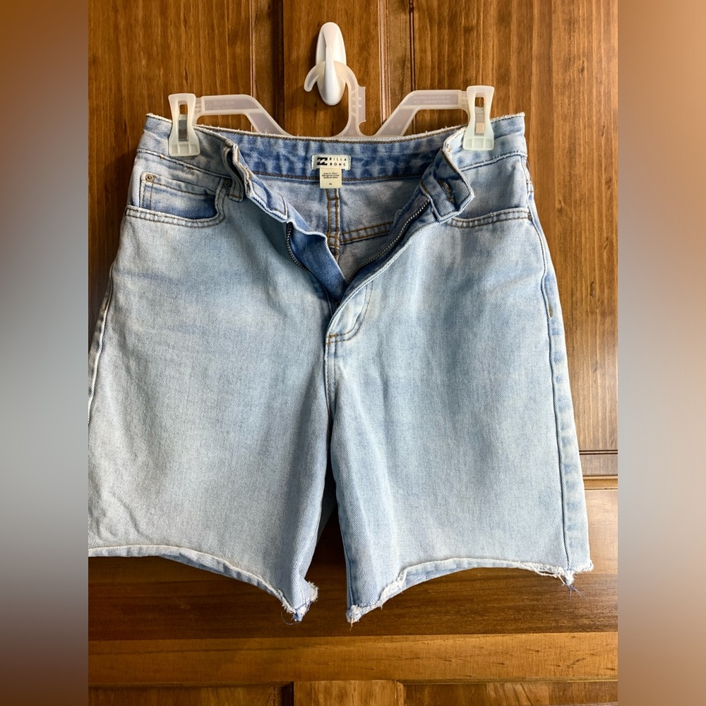 Women's BillaBong light denim shorts vintage cut off size 25